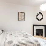 Charming House With Terrasse - 5 Guests