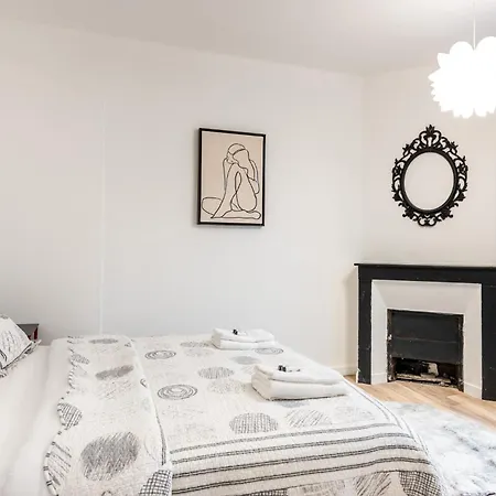 Charming House With Terrasse - 5 Guests Apartment *